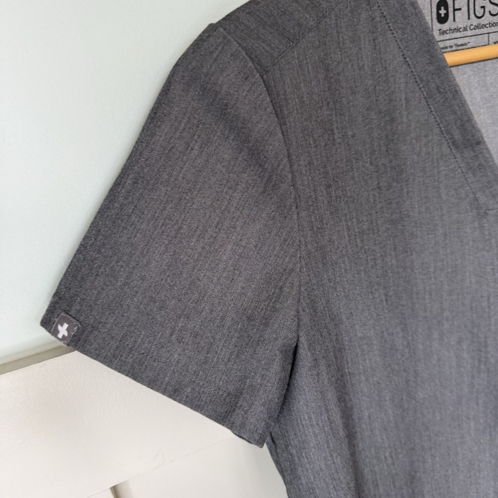Figs Casma Three Pocket Scrub Top Women's XS Gray Medical Massage - Picture 3 of 8